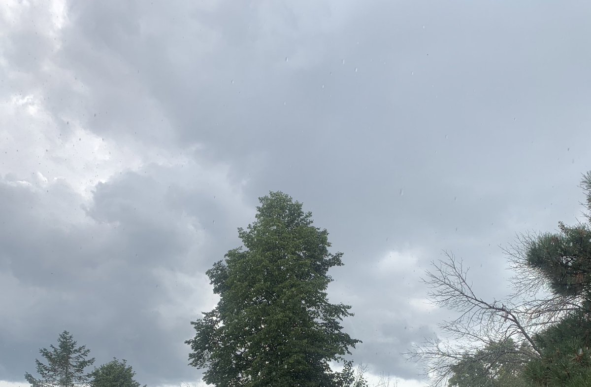 heidilynn_2002's tweet photo. Sky so purdy when it rains 🌧 https://t.co/1Xnk33BdvZ