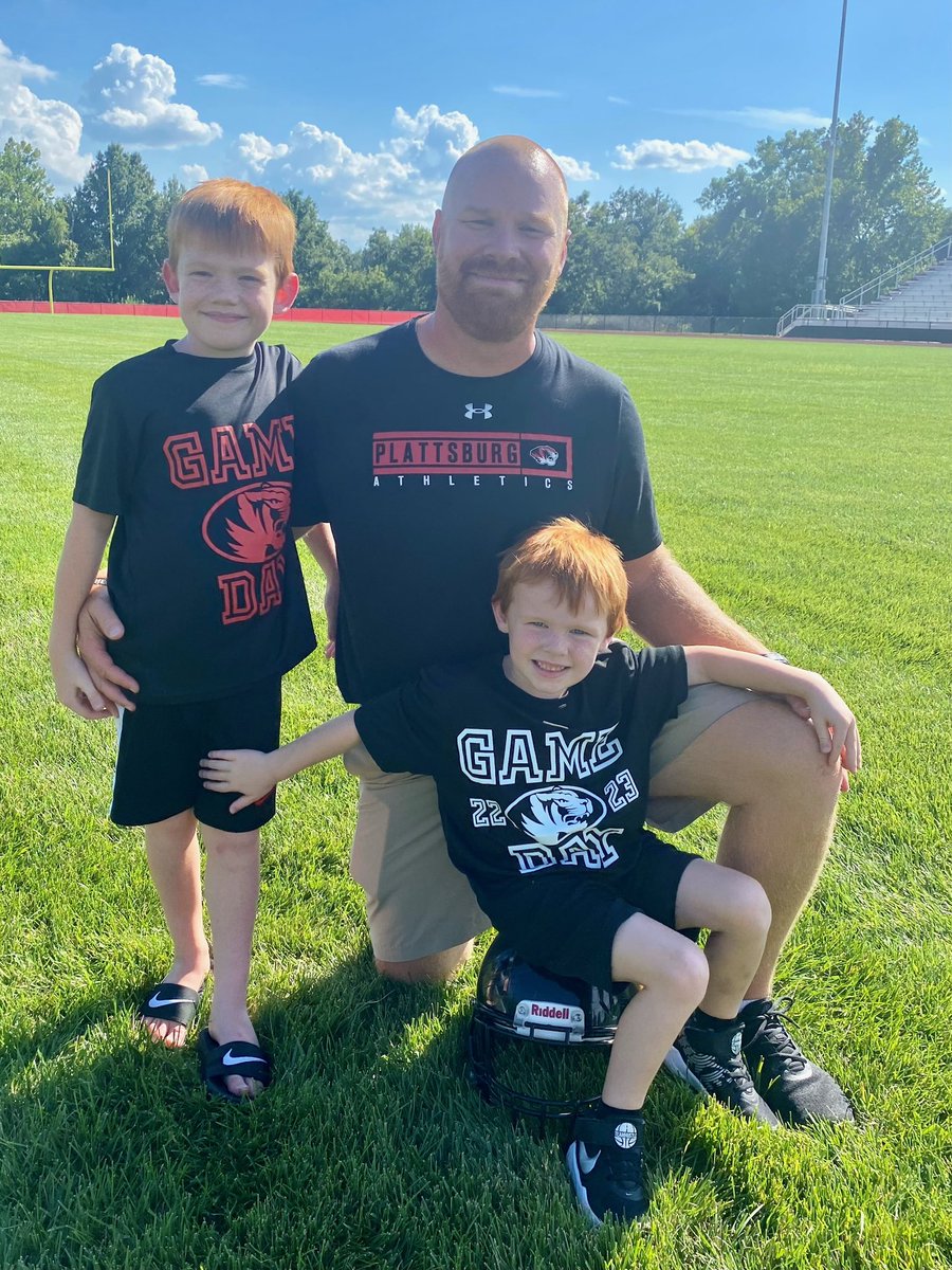 Shout out to <a href="/dentoncody7/">Denton</a> <a href="/PBURGtigerFB/">Plattsburg High School Football</a>   These are some great shots! Thanks for all the time you guy’s put in for our kids. Glad to see you hangin w your kiddos too. 👊