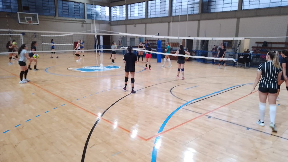 tv_esperia's tweet photo. Foi realizado na tarde desta quinta-feira (18), no clube Esperia, o treino de vôlei feminino, da categoria infantil, orientado pelo professor Nelson.
Valeu, meninas!
📸: Reprodução/ @felixsimplicio
📝: Reportagem/ @lucca_fazzi
#esperia #datafootweb https://t.co/FPE5TpjjGb