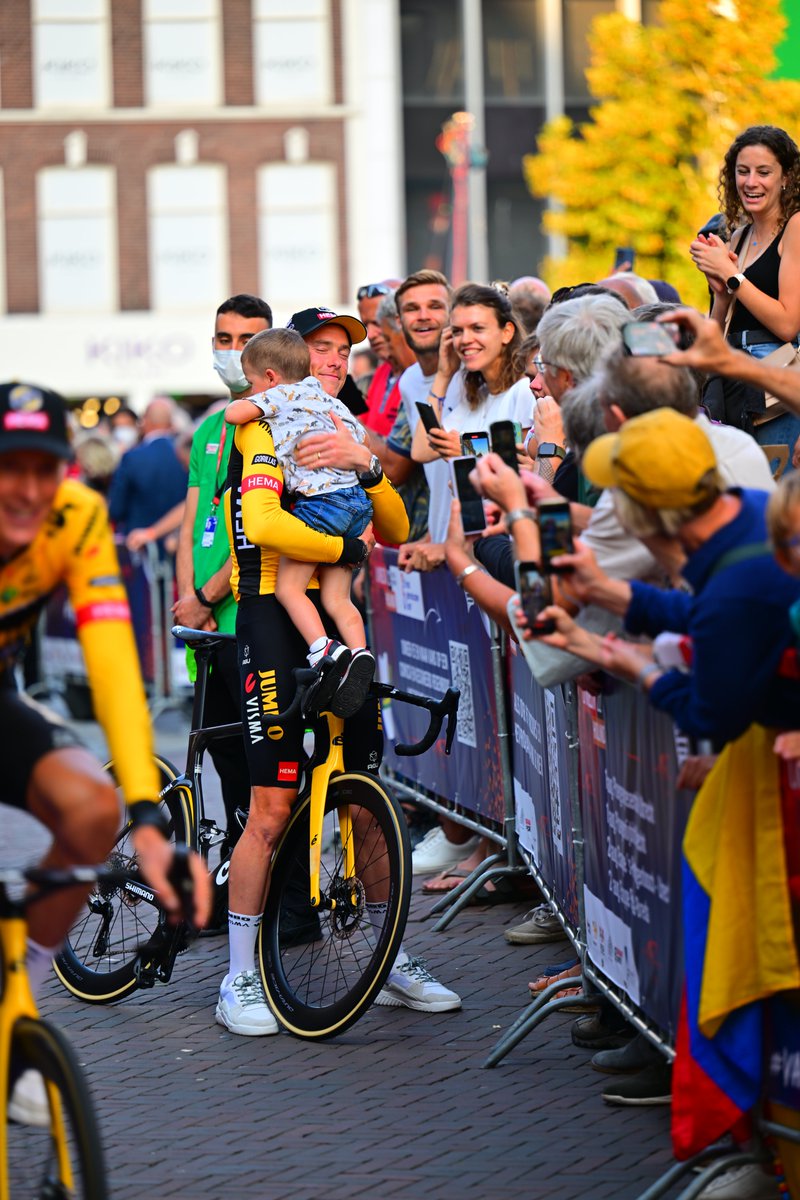 Een indruk van de eerste dag <a href="/LaVueltaHolanda/">La Vuelta Holanda</a> met de ploegenpresentatie. 2/3
#NikonZ9