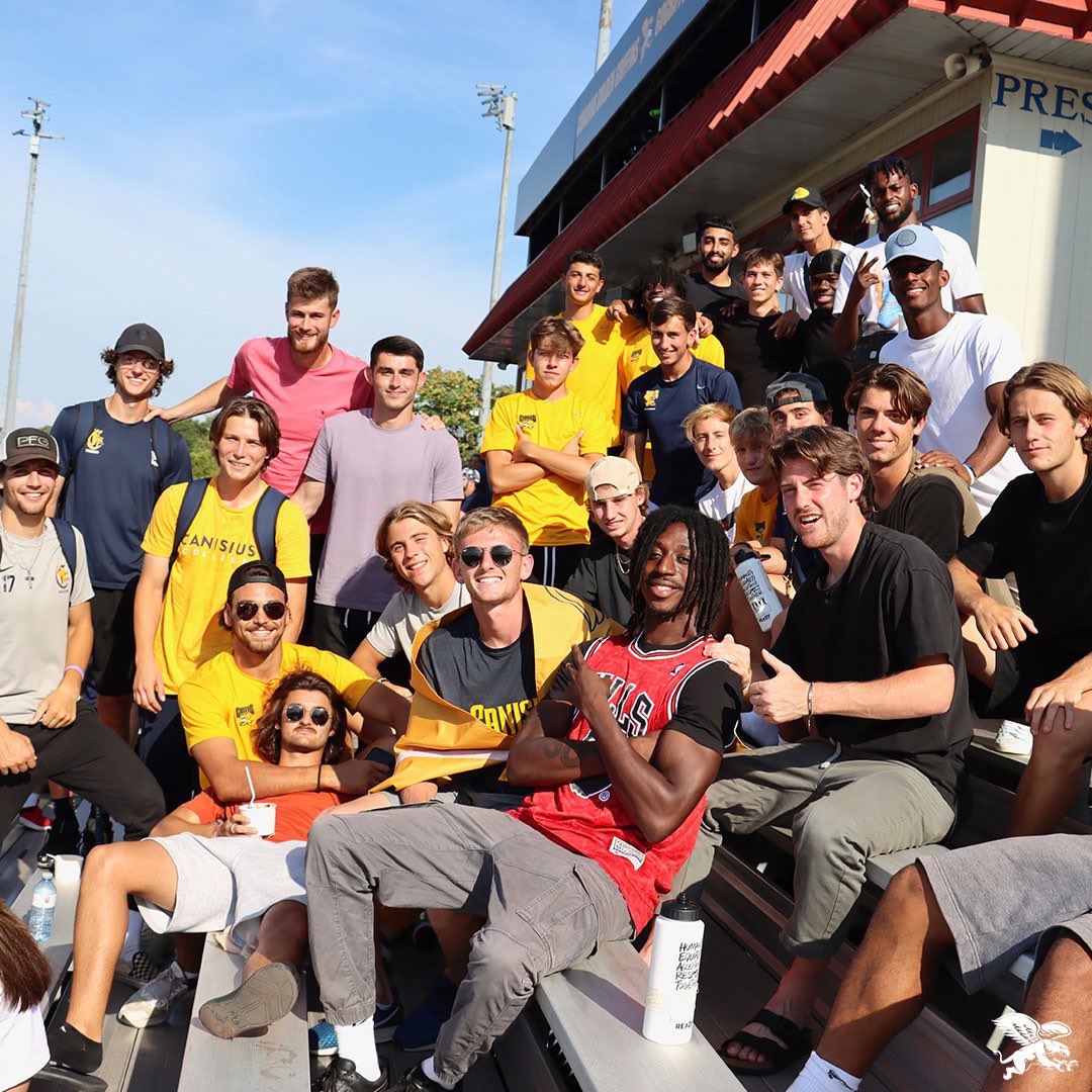 GoGriffs's tweet photo. #GriffsSupportingGriffs https://t.co/EiapnzIVgy
