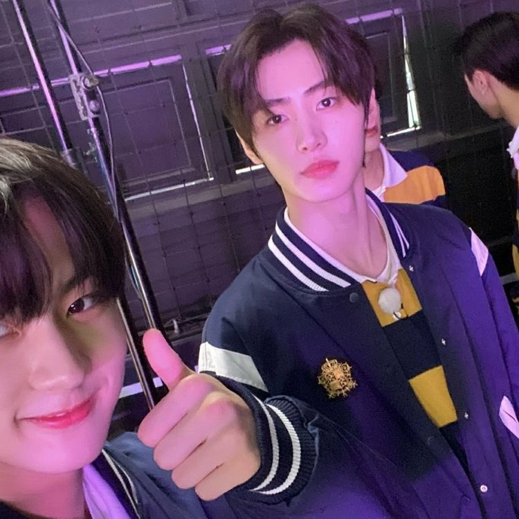 GAYNHYPENOFC's tweet photo. HAPPY HENRY DAY 💖🥳 나는 당신의 삶이 멋진 일들로 가득 차 있고 당신이 계속해서 멋진 사람이 되기를 바랍니다 💘💗💖 우리의 하루를 밝게 해주셔서 감사합니다!! 우리는 너를 사랑해 🫶
— #GICA 🐧 https://t.co/Cz0J78cP1E