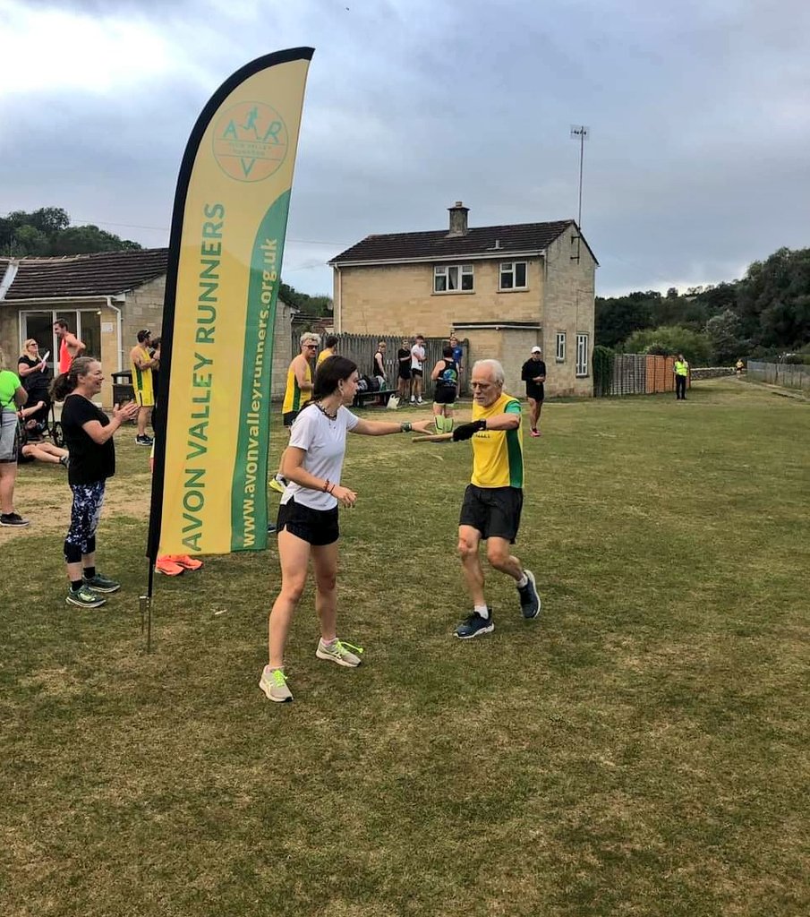AvonValleyRun's tweet photo. Tonight we ran our firm club favourite event at Bradford on Avon - the BernCol Relay.
Teams are picked on the night and everyone gets free chips at the end!  🍟

📸 by @Robin_Running

#relay #running #Wiltshire https://t.co/SacL4PBuUh