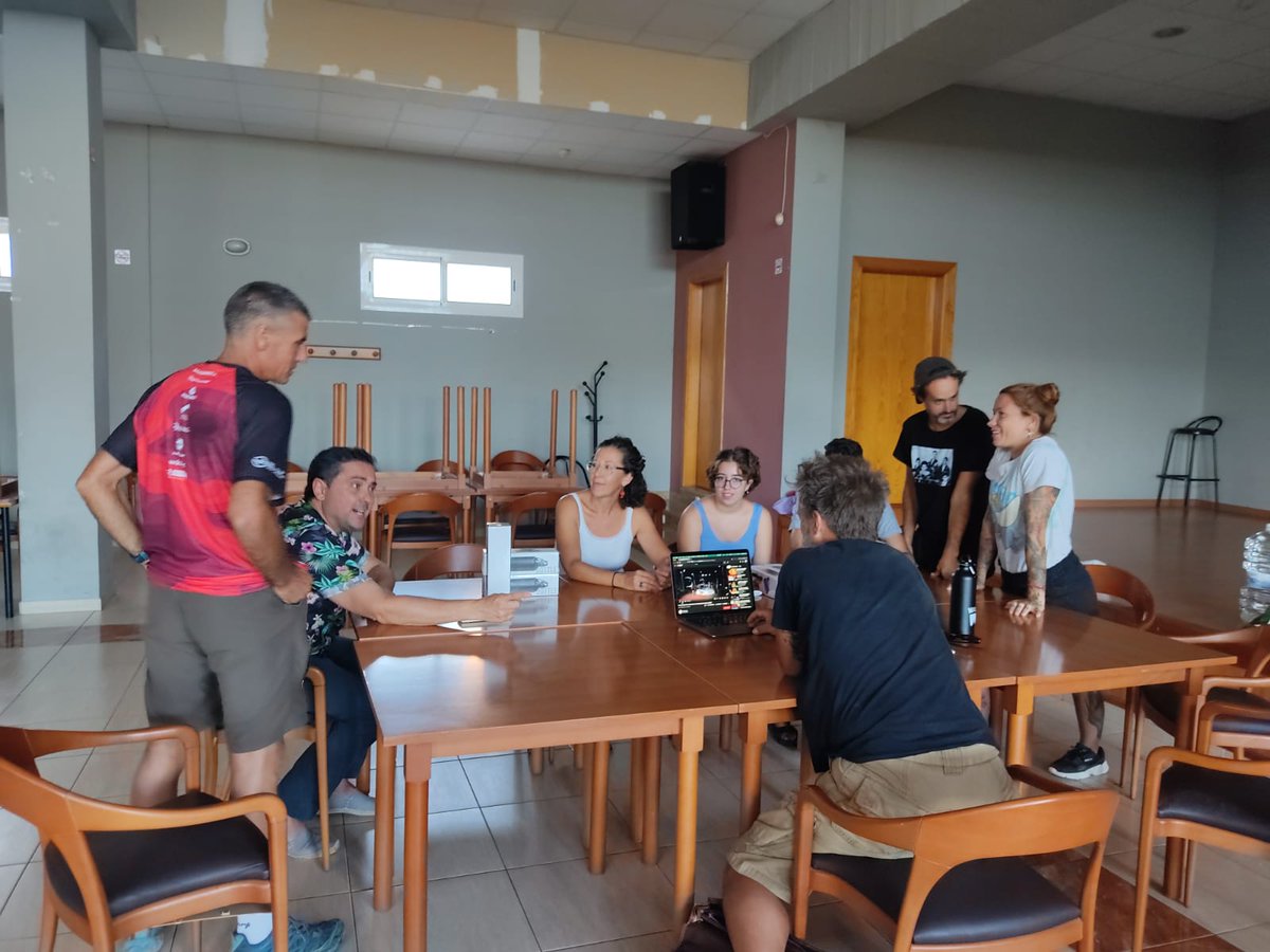 Comencen els primers compaços de la creació comunitaria a <a href="/elpinelldebrai/">El Pinell de Brai</a> que es durà a terme durant 9 dies. Podeu encara reservar les entrades per les dues funcions al link de la bio

<a href="/FundacioCarulla/">Fundació Carulla</a> <a href="/cultura_cat/">Cultura</a> <a href="/Dipta_cat/">Diputació de Tarragona</a> <a href="/ccterraalta/">Consell Comarcal de la Terra Alta</a>