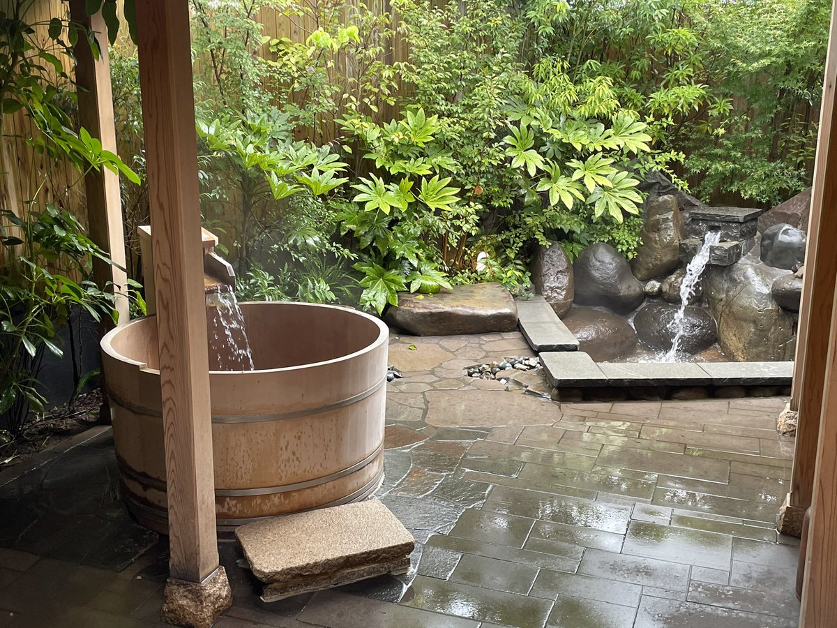 FLSBfltrk's tweet photo. 久しぶりの温泉宿😃
露天風呂が２つ付き部屋 https://t.co/7povWu37ot