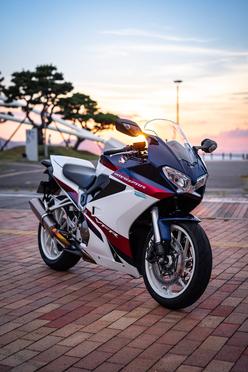 Y_800f's tweet image. 更新!
名前:YUTA🍐🐿
性別:♂
年齢:26
住み:香川
車種:VFR800F(RC79)
好き:かっこいいバイク・車
今年も1年よろしくお願いします🥺
#バイク乗りとして軽く自己紹介
#VFR800F
#バイクの日