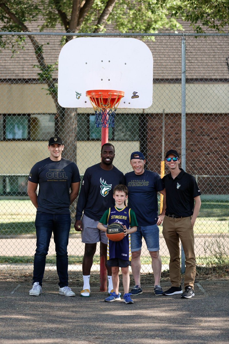 GoElks's tweet photo. We had a blast hanging out with the @ED_Stingers helping them with their #freshnet program.
Their mission is to replace every public basketball net in Edmonton.
Thanks for having us! 🐝
#GoElks #CFL #CEBL #FeelTheBuzz #OurGame https://t.co/ZNbnP5ENSq