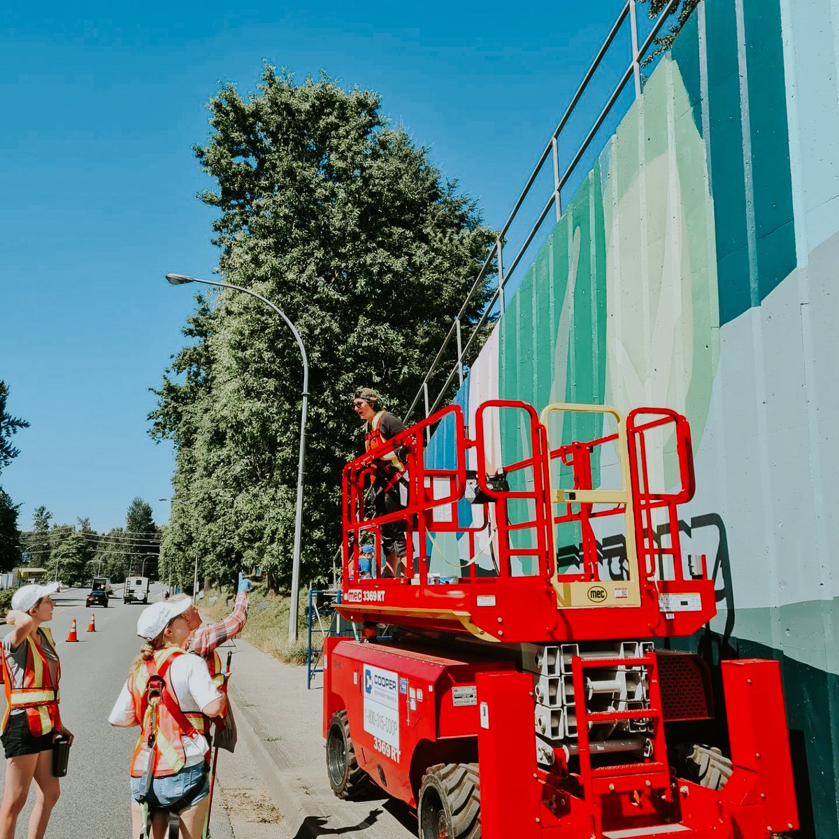 Have you checked out Mission's newest Mural 'The Four Seasons' yet? 🏔️ Located in Downtown Mission, this is an arts and culture gem in the heart of the city. Check out the process in our blog (link below!). tourismmission.ca/missions-newes…