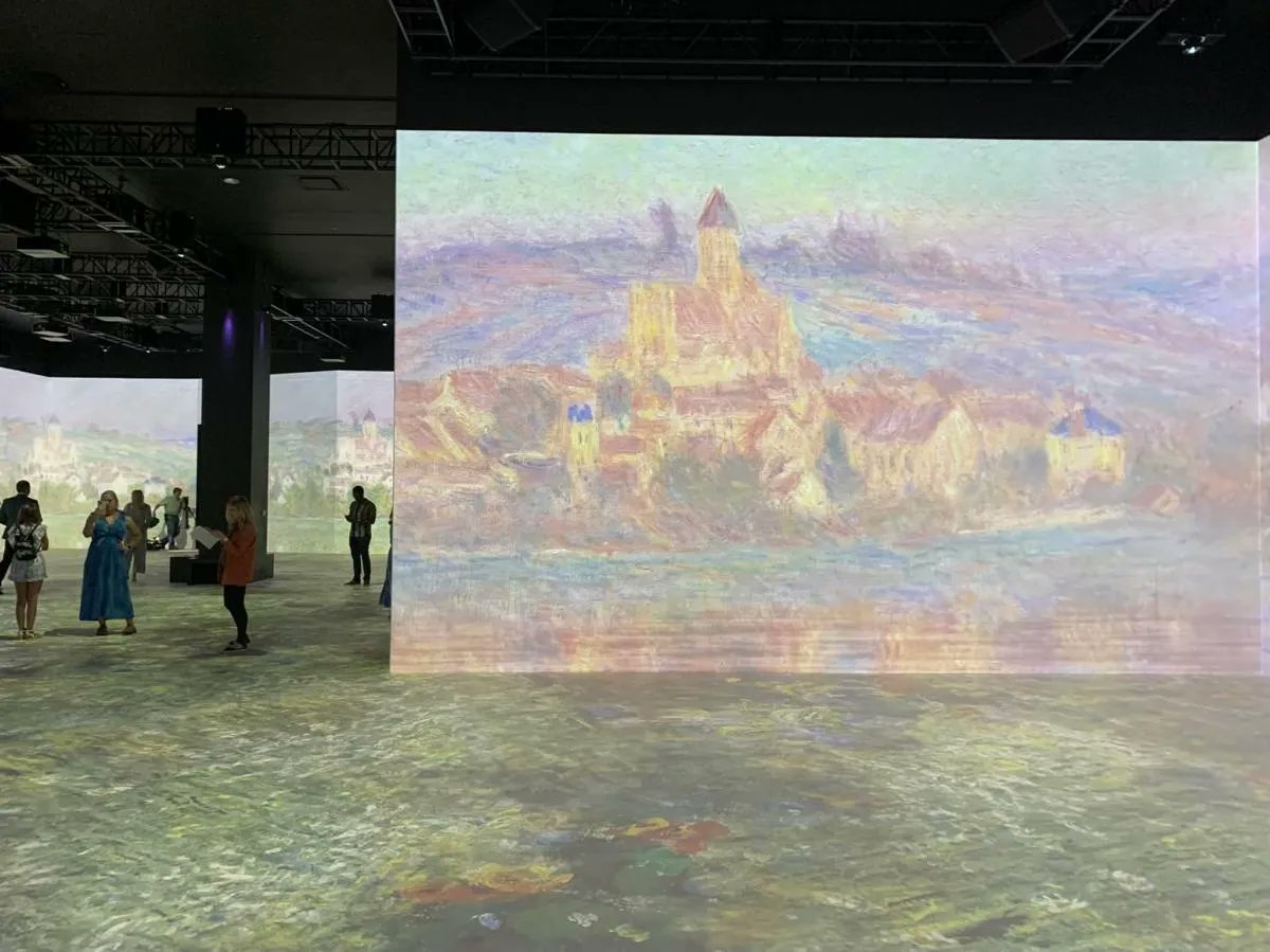 VisitIndiana's tweet photo. See the art of The Impressionists like never before in the new Monet &amp; Friends Alive exhibit at @NewfieldsToday's 𝕋ℍ𝔼 𝕃𝕌𝕄𝔼 !

This Museum and Hotel Is One Outstanding Arts Experience in Indy

𝐑𝐄𝐀𝐃 𝐌𝐎𝐑𝐄: https://t.co/xcysUXGd4G

#INIndiana @VisitIndy @HotelIndy https://t.co/0ReI9oKpYK