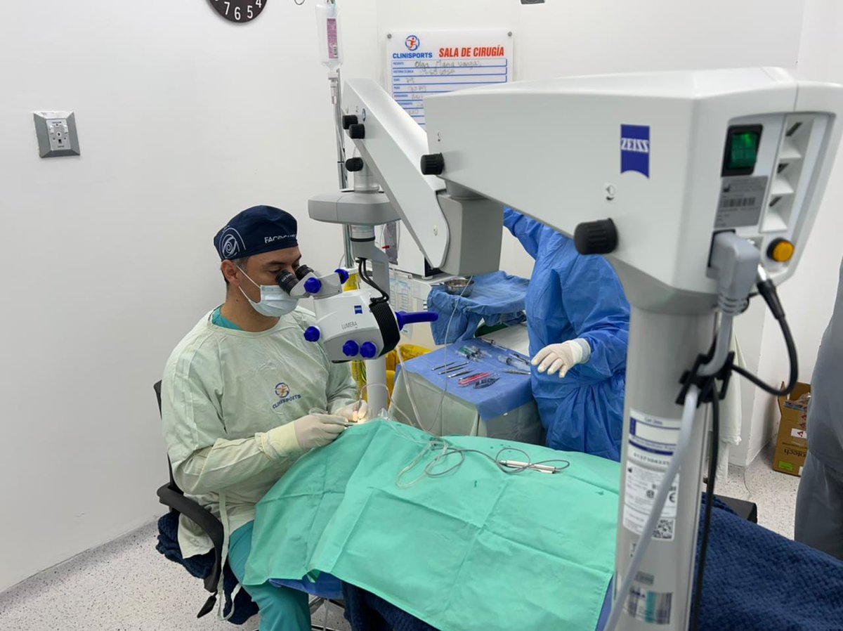 kaikamed's tweet photo. Imágenes de la Cirugía con el Doctor Fabian Valencia, operando con nuestro #Lumera300 de @ZEISSmeditec la mejor tecnología para el cuidado de los ojos de los pacientes en Bucaramanga y Santander.
#Kaika #equiposmédicos #zeissmedical #operación #Cirugía #Oftalmología #Microscopio https://t.co/i7LrTLUS8G