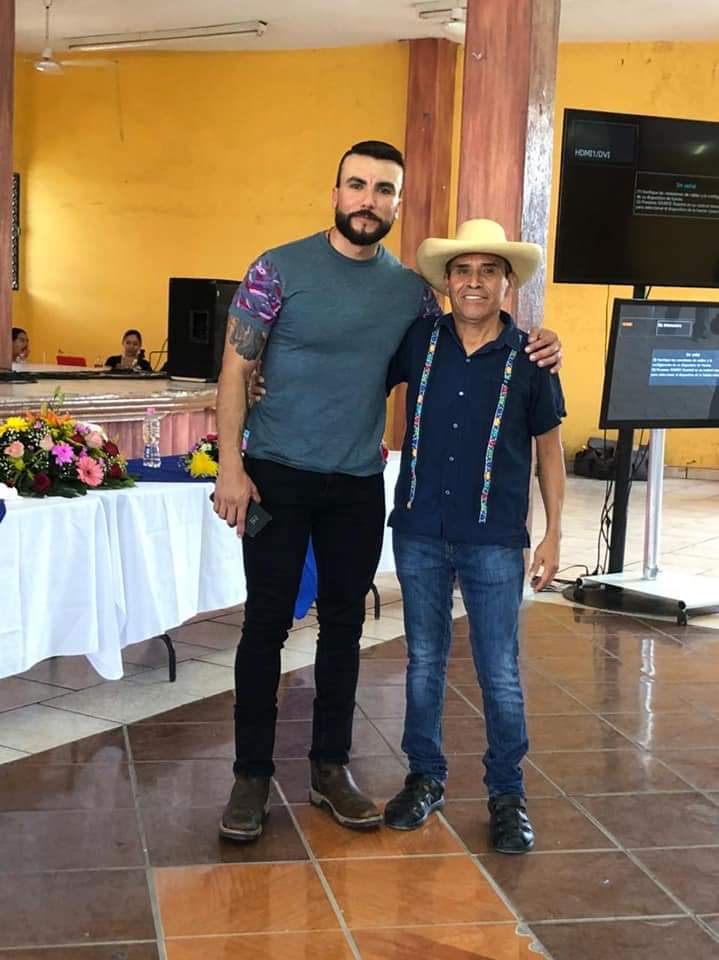 CGuerreroRTH's tweet photo. Un gusto saludar a Antonio Vital, Subsrio. de Gobernación en la Huasteca, Francisco Apellaniz, Srio. Mpal. de Huejutla de Reyes, Darío Pérez, Srio. Mpal. de Jaltocán, Marcelo Hernández, Comisariado de Chacatitla, Apolinar Cortés, Dir. de Cultura de Huazalingo. https://t.co/Kcx5yoq3zw