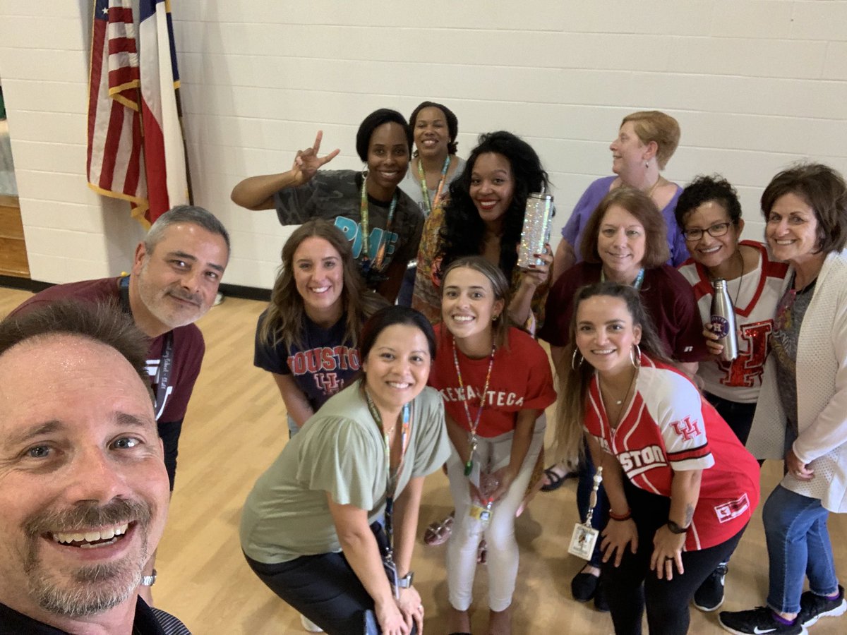It’s a great day when you take 20 minutes off your car rider line at <a href="/PME_Katyisd/">McRoberts Elementary</a> A huge thank you to these amazing team members that made it happen today! You are rockstars! #dolphins