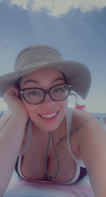 Went to the beach today and fell asleep on my belly RIP to the backs of my legs and butt cheeks 😭so sunburnt<a href="/tag/couples"class="tags"><span>#couples</span></a><a href="/tag/nsfw"class="tags"><span>#nsfw</span></a><a href="/tag/girlongirl"class="tags"><span>#girlongirl</span></a><a href="/tag/swingers"class="tags"><span>#swingers</span></a>