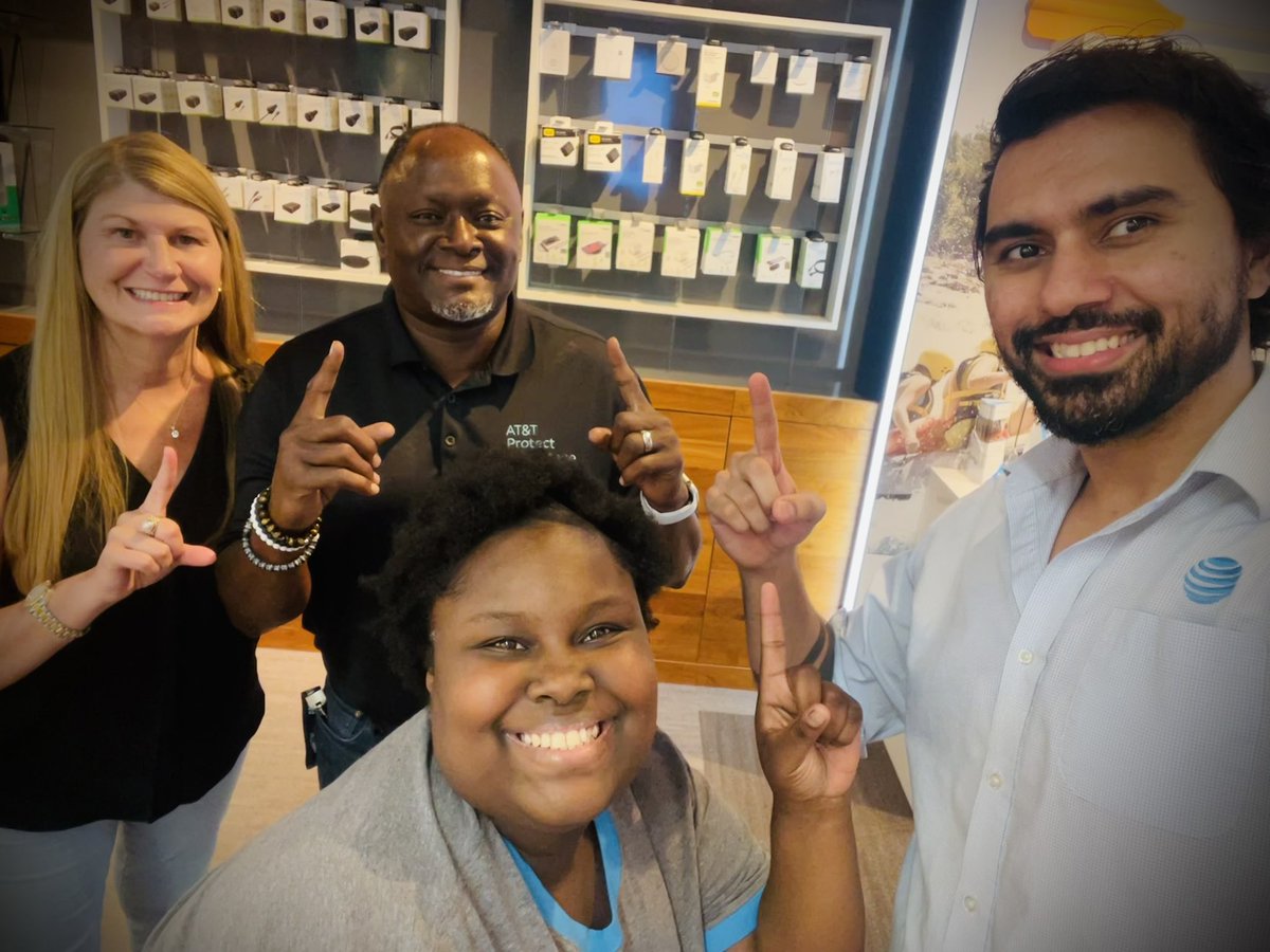 Great visit from <a href="/DaleB1/">Dale S. Brown</a> and <a href="/asurionmargie/">Margie Sherman</a> Thank you for the best practices and we look forward to a successful month!!!!!!!!!!! #dawgpound #asurion <a href="/404girl/">Betsy Francis</a> <a href="/ASaadut/">Ace Saadut</a> @RickieAtATT