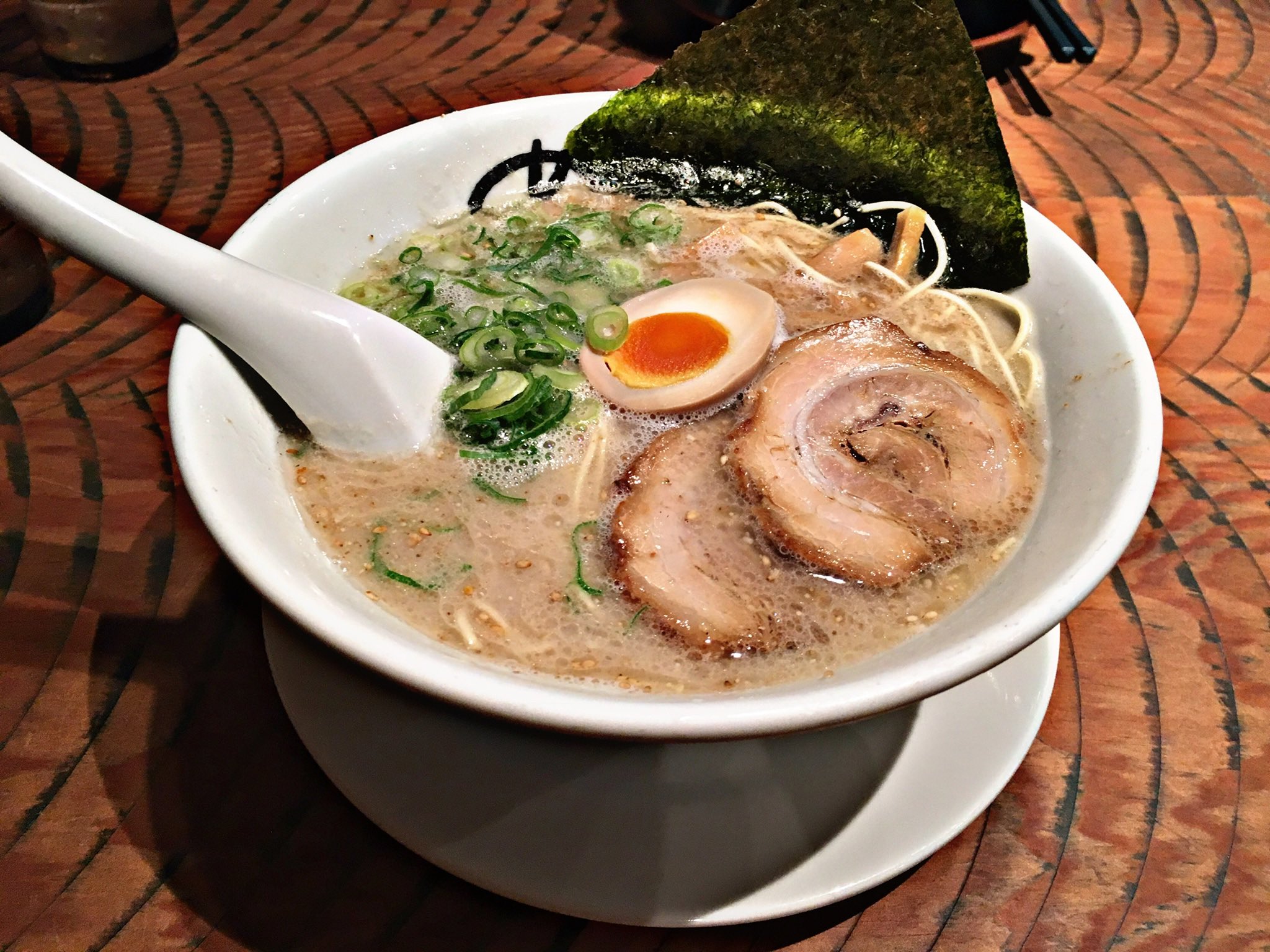 تويتر すぎぐるめ らーめん 浜松グルメ على تويتر 浜松市中区 麺屋 めん虎さん とんこつ塩らーめん 730円 浜松 で人気のある豚骨ラーメン屋さん 味が濃くて麺の硬さも好みで選べることができる 卓上の調味料などで味変もできる チャーシューもとろとろしてて