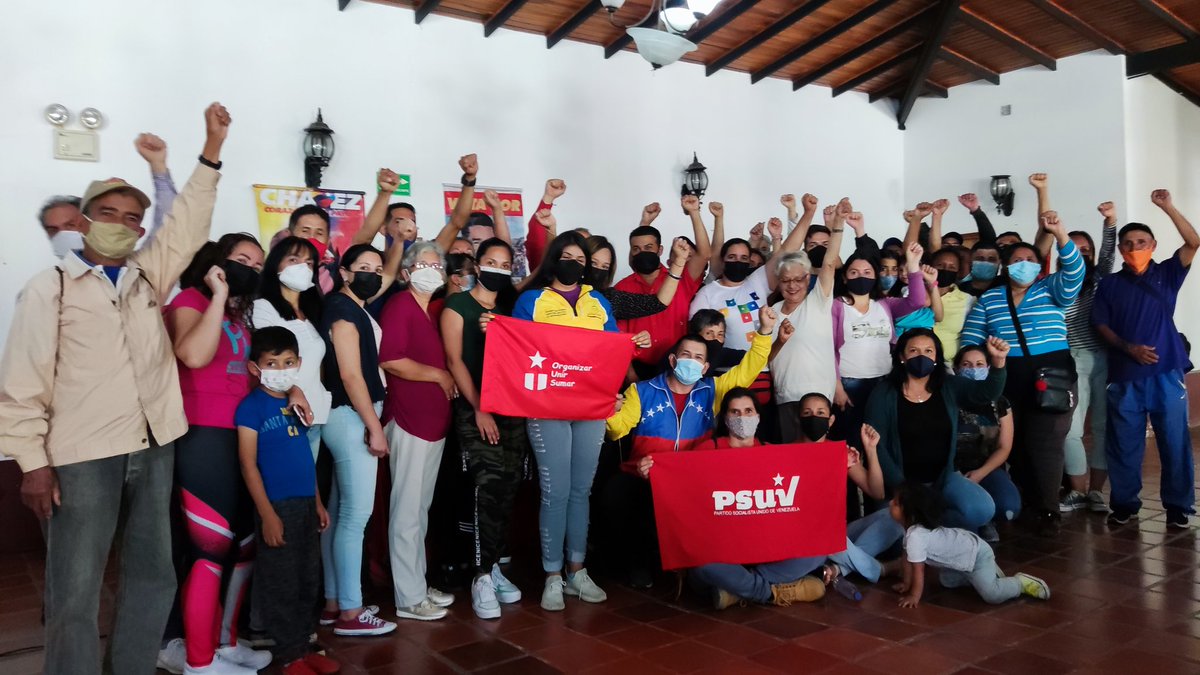 tabaypsuv's tweet photo. Propulsores y Propulsoras juran defender el proceso de renovación de las bases del @PartidoPSUV 
#SomosPSUV
#Venezuelaemprende 
@dcabellor https://t.co/RJA7Fh3aRB