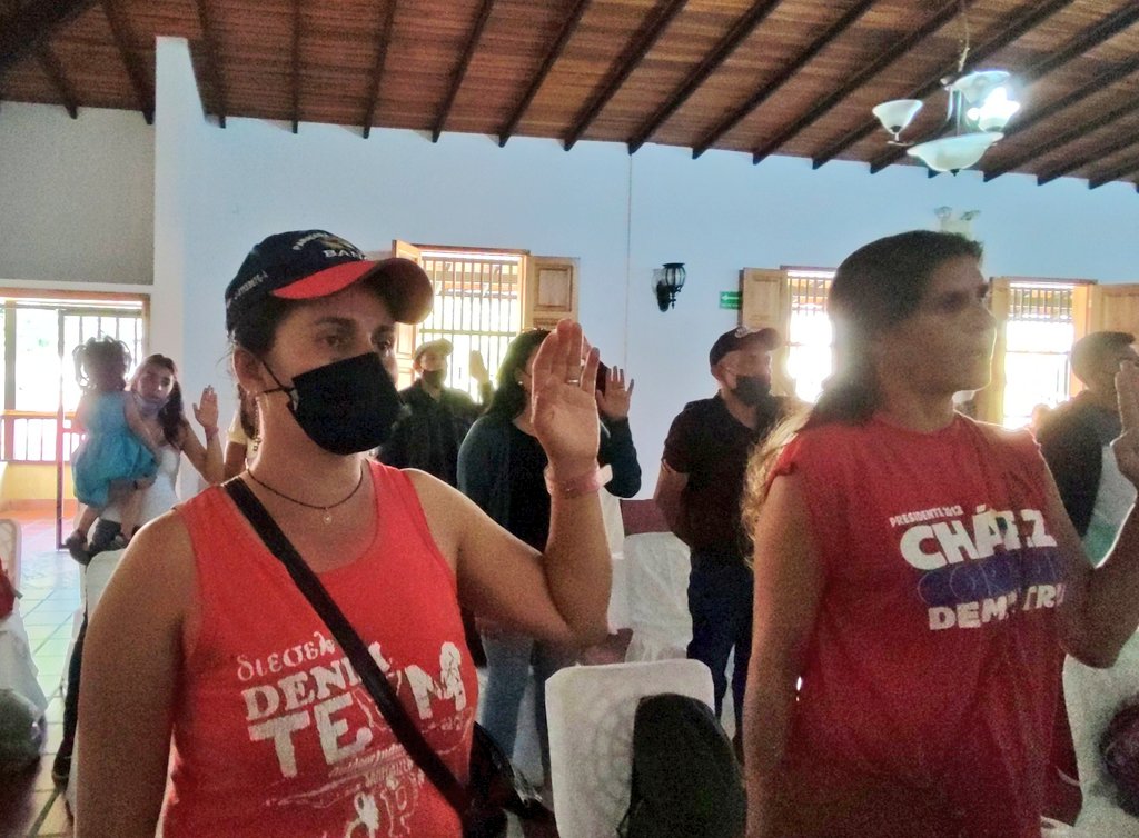 tabaypsuv's tweet photo. Propulsores y Propulsoras juran defender el proceso de renovación de las bases del @PartidoPSUV 
#SomosPSUV
#Venezuelaemprende 
@dcabellor https://t.co/RJA7Fh3aRB