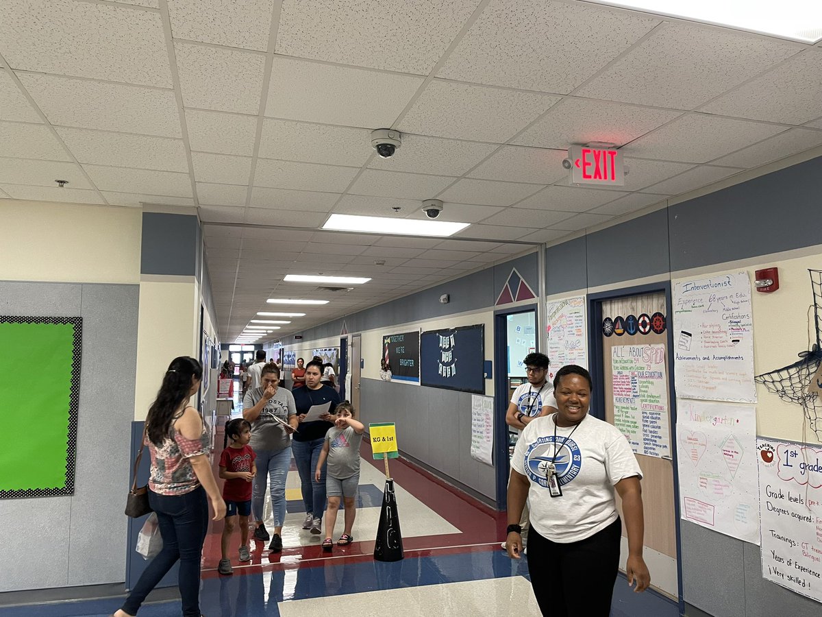 adamslisa97's tweet image. Meet the teacher @HPGarciaTISD is in full sail! Love seeing the smiling faces! #chartingourcourse