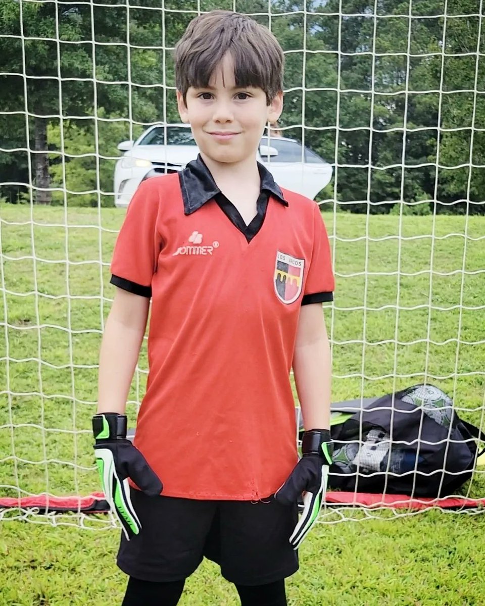 El_Rookie20's tweet photo. He wanted to wear my Old jersey/first Jersey.
L Back / L Wing / Gk #REM3 #R3M3
@colegiolosarcos https://t.co/OTpPzMU9iR
