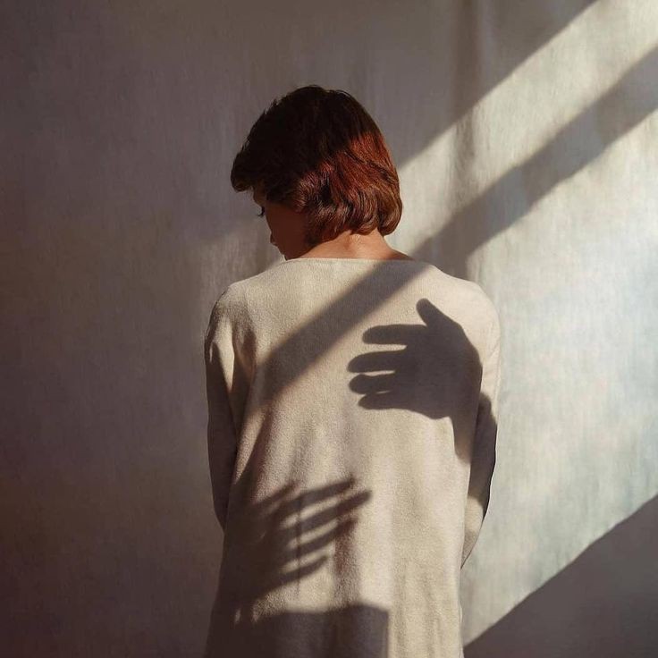 غياب الذين نحبهم وقت الشدة، ينهي علاقتنا بهم مهما كانت قوية ."