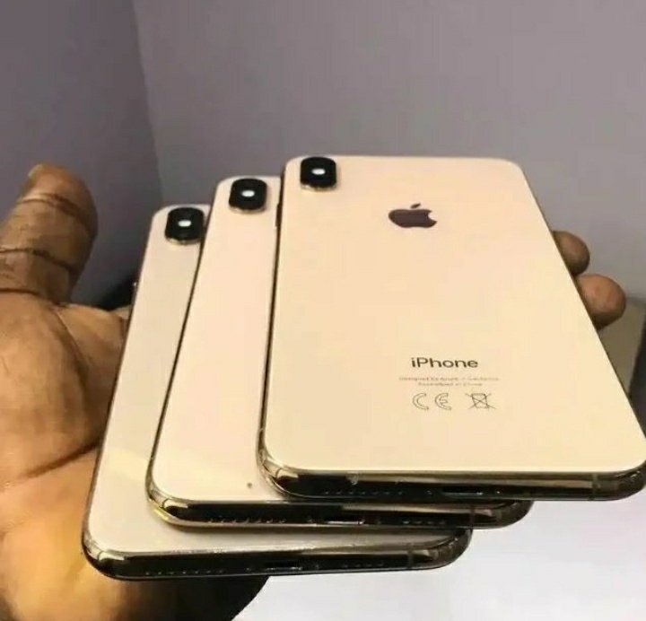 SmartStore4050's tweet image. UK used iPhone xs max 256GB 

Battery health 100%

Face ID WORKING FERFECTLY 

100,000,00