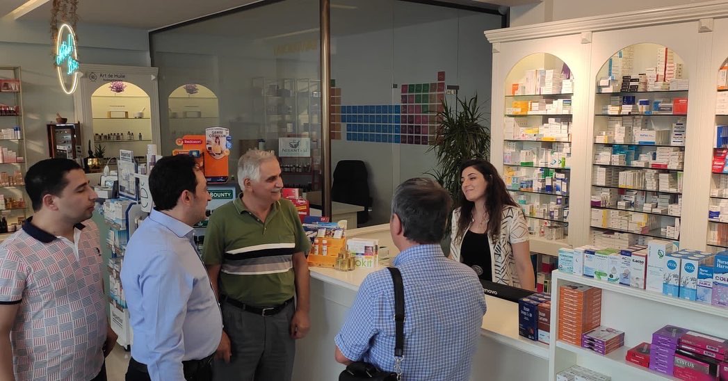 onikisubatadeva's tweet photo. İlçe Başkanımız Hakan Dedeoğlu ve İl sağlık politikaları Başkanı Dr.Ejder Seçkiner ve ekibimiz ile sağlık merkezleri ,Klinikler, Eczane,Veteriner ziyaret edildi.#sağliğindevası  anlatıldı. @alibabacan @devapartisi @onikisubatadeva @irfankaratutlu1 @dedezadehakan @ejderseckiner https://t.co/oJYpLsmkQk