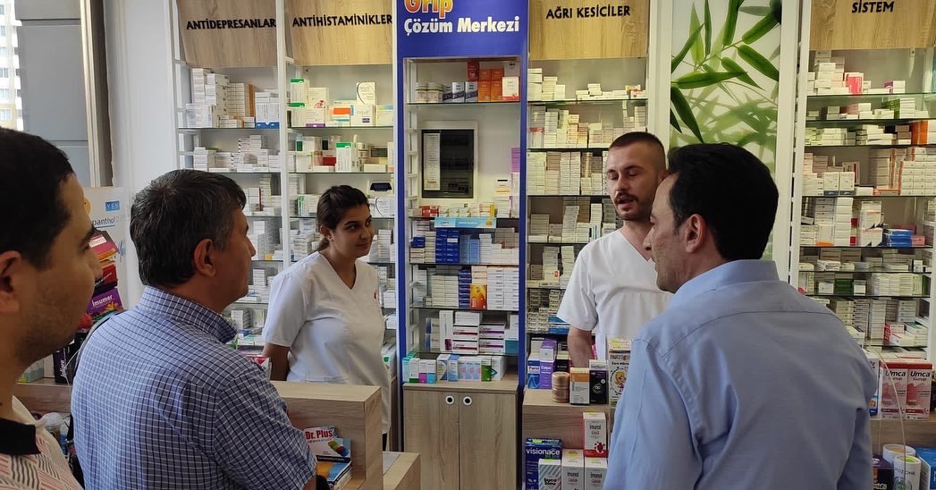 onikisubatadeva's tweet photo. İlçe Başkanımız Hakan Dedeoğlu ve İl sağlık politikaları Başkanı Dr.Ejder Seçkiner ve ekibimiz ile sağlık merkezleri ,Klinikler, Eczane,Veteriner ziyaret edildi.#sağliğindevası  anlatıldı. @alibabacan @devapartisi @onikisubatadeva @irfankaratutlu1 @dedezadehakan @ejderseckiner https://t.co/oJYpLsmkQk