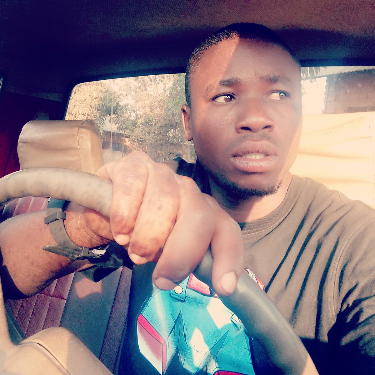 lee__fabian's tweet image. Tunatoka Kwenye Family Ambazo
                    Ndugu Wanasema 
                          "Acha Tuone Atafikia Wap" #konoNGo kiD ✍️