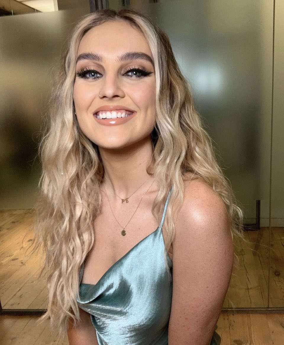 concertswleah's tweet photo. happy #perrieday @perrieedwards i love you so much!!! you have helped me through sm i don’t even know where i’d start you mean so so much to me so thank you for everything!🤩 i can’t wait to see what your gonna do in your solo career😁 https://t.co/Lx6Ilj4Gmn
