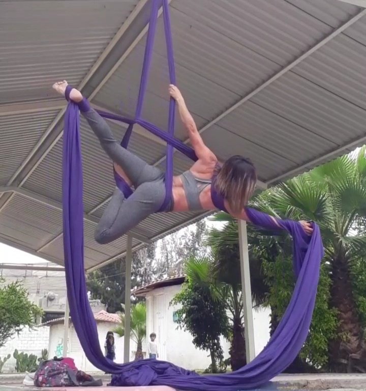domelyAmaro's tweet photo. Amo mi espalda y brazos fuertes.💜
Juzgue usted 😉😘
Y no soy #Crossfitera soy #PoleDancer #Aerialist https://t.co/5i0xGiwC0O