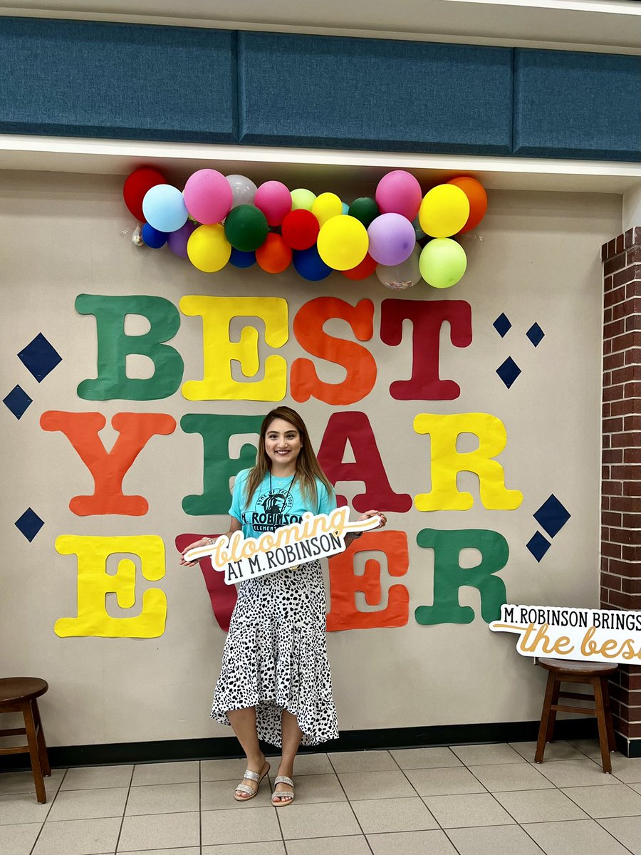 MissLopezL's tweet photo. Wild about first grade! 🎉🦁 https://t.co/6ChIQW8rto