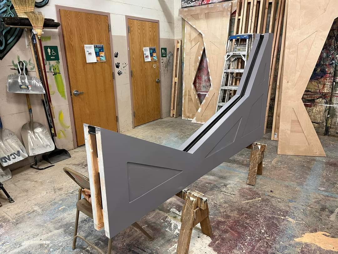 LOVE SOME RIBS! So much work that goes into making just one of these “ribs” for the STAR TREK movie-era corridor set. Two different types used in the movies, who knew? #FarragutForward #setconstruction #startrek