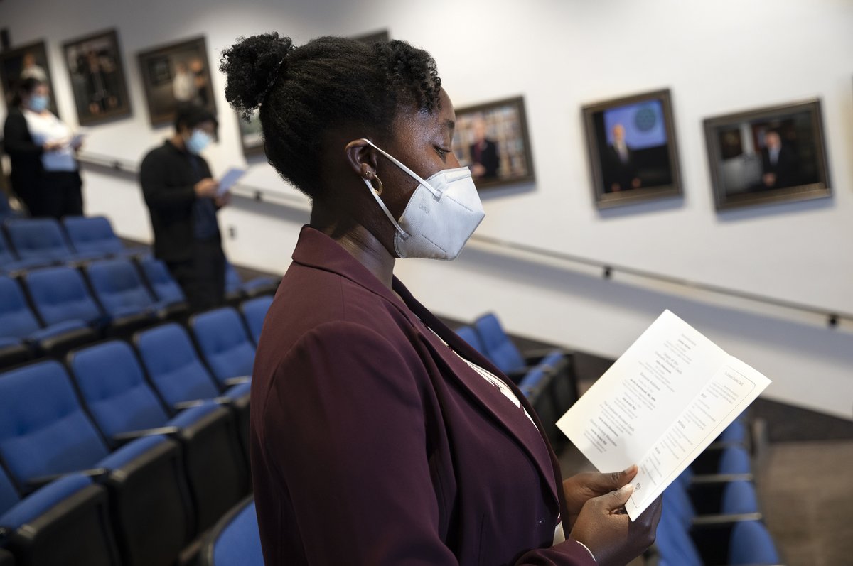 PennStHershey's tweet photo. Each year, Penn State College of Medicine welcomes incoming graduate students pursuing DrPH, MS, MPH or PhD degrees with a Graduate Student Oath Ceremony. Students recited the oath this week in the presence of faculty, friends and peers. https://t.co/dBu8s1XDNr