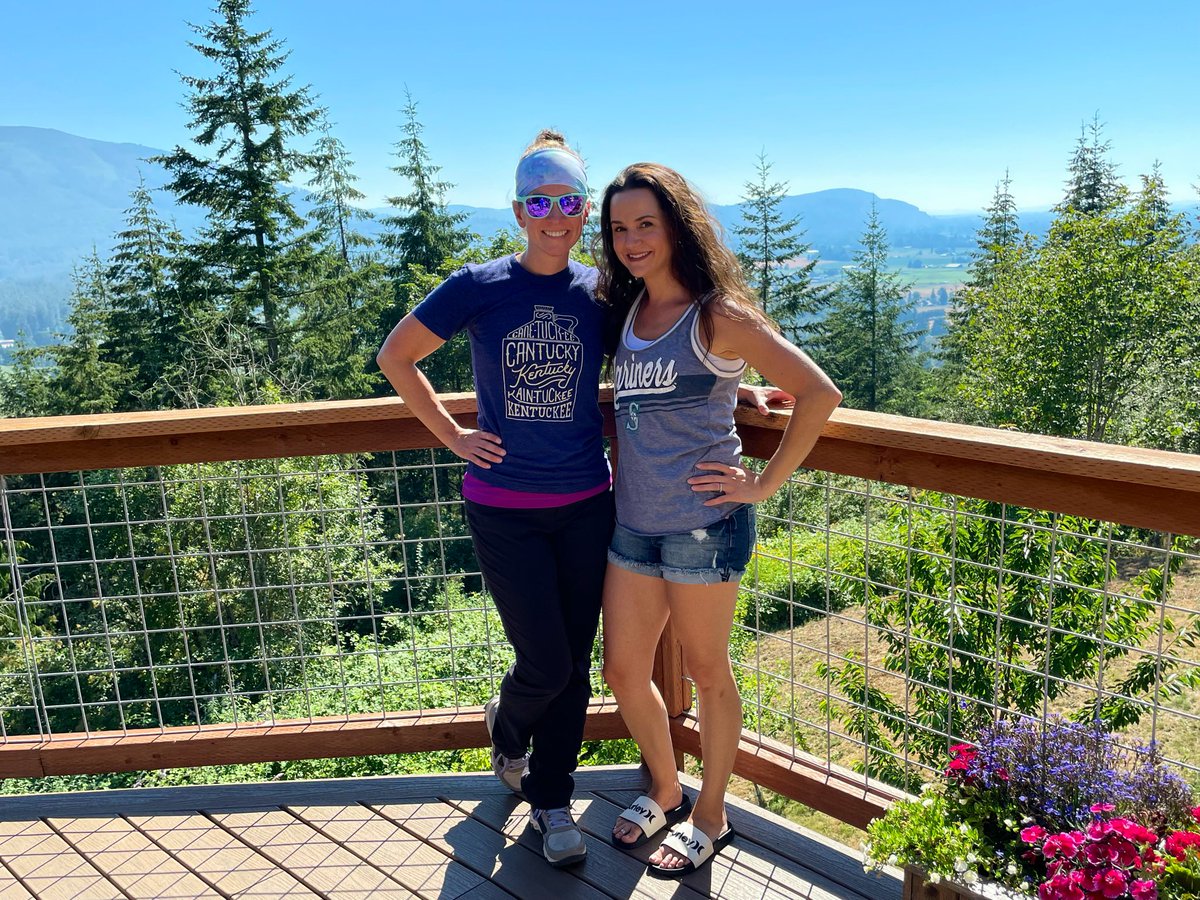 The best part of #dogtwitter - getting to meet the friends we’ve made here! Mama recently got a special visit from <a href="/SophieBully/">Sophie</a>’s mom! Mom was bummed I wasn’t there to meet Sarah too, but what she didn’t realize is..I really was there✨ #bulldogs #bringingfriendstogether