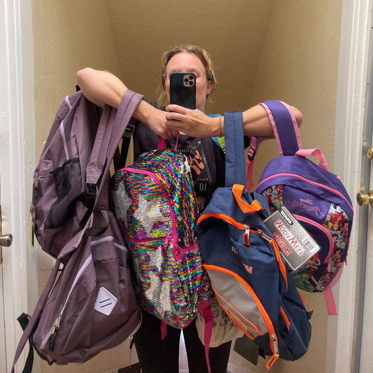 HamFamSF's tweet photo. #BacktoSchool week is underway at Hamilton Families and there's no way we could pull it off if it wasn't for the support of the #HamFamSF team!

Here's the amazing Sarah on her way out to delivery backpacks 🎒 to 20 families!

Thank you, Sarah! Join us at https://t.co/osWVDANsd1. https://t.co/04RyJ1iI7P