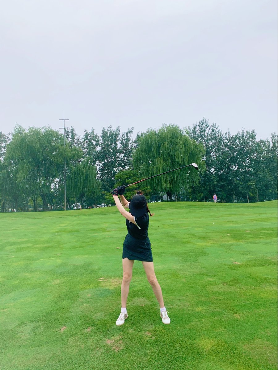 高尔夫运动是一种，困惑，浪漫，好树，好沙，好水围绕着通常的运动。