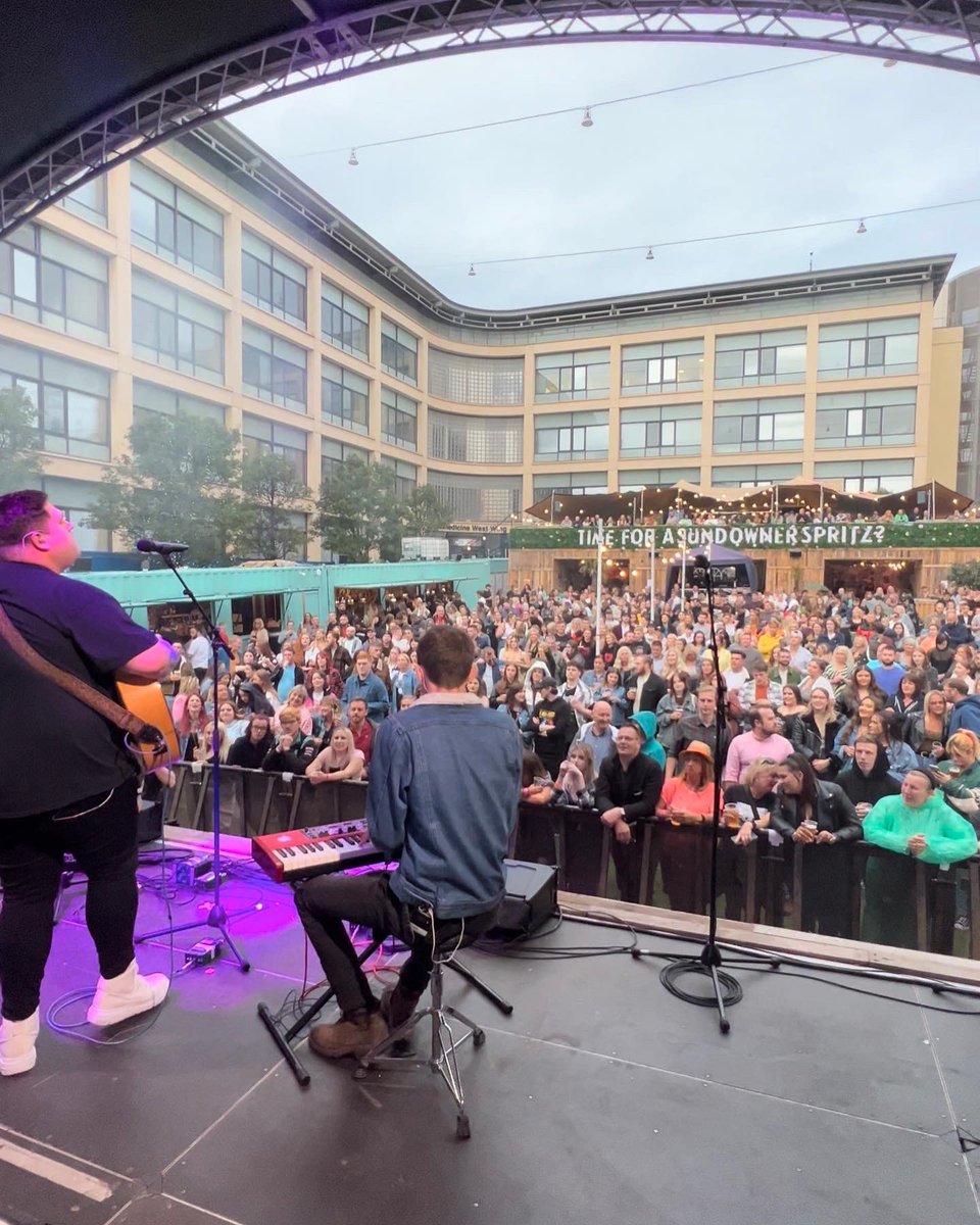 Proper lush night opening for For Scouting For Girls at their Newcastle show! Their set was unreal 🙌🏻 Such a class crowd and it was the first time I was able to perform my new song 🥺😄 Thanks for having me! You can pre save Blow Out the Candles here:

linktr.ee/jamieleeharris…