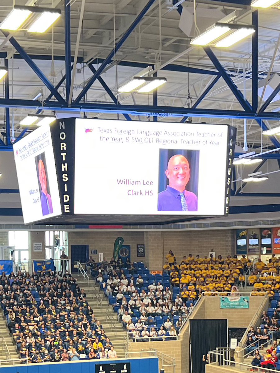 Mrs_Gonzalez123's tweet photo. Wow, I am filled with emotions. It was not too long ago that I was sitting in @ViolaStrepitoso orchestra class and @MagisterLee Latin class at @NISDClark and today I attended convocation as a student teacher for NISD! Such an honor! #NISDignited https://t.co/CGHodnPjoc