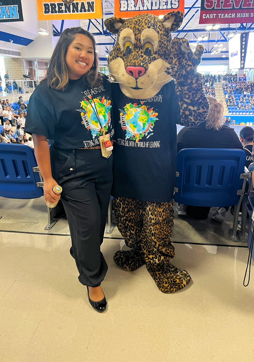 Mrs_Gonzalez123's tweet photo. Wow, I am filled with emotions. It was not too long ago that I was sitting in @ViolaStrepitoso orchestra class and @MagisterLee Latin class at @NISDClark and today I attended convocation as a student teacher for NISD! Such an honor! #NISDignited https://t.co/CGHodnPjoc