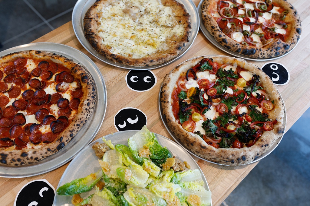 you don't have to choose
 #newrestaurant #pizzafoodtruck #insiderfood #pizza #austinpizza #foodtruck #foodies #foodtruckfood #foodtrucks #sideeyepie #sideeyepizza #newpizzaintown #sideeyepiefoodtruck #nowopenatx