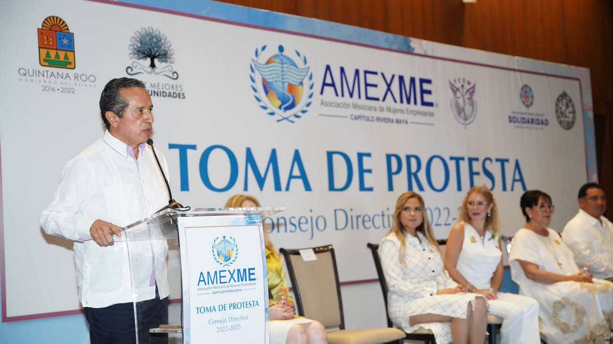 QuintaFuerzaMX's tweet photo. Queremos a más mujeres exitosas en #QuintanaRoo: @CarlosJoaquin 

El gobernador resaltó que las mujeres de @AmexmeRM representan el liderazgo y su aporte es clave en el crecimiento económico del estado. 👏🏻

Los detalles 👉🏻 https://t.co/WeRQ6gcVtW https://t.co/yMhx6QyOHw