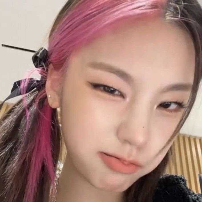 типо тредик моя самая любимая девушка на планете земля или хван йеджи