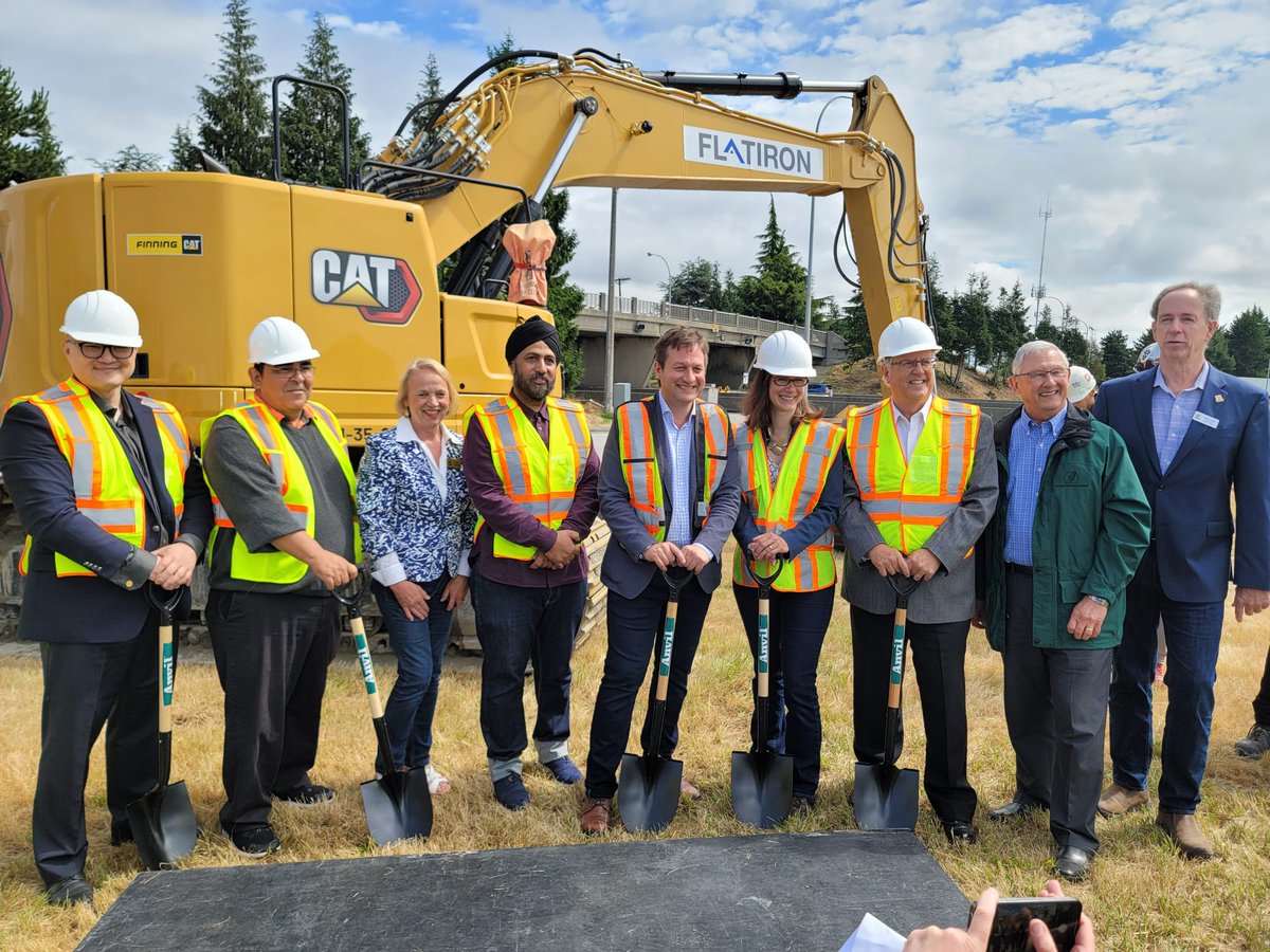 henryyaormd's tweet photo. 1/2 We’ve officially broken ground on the new five-lane Steveston Interchange of the #GeorgeMassey Tunnel replacement, that will replace the existing two-lane overpass.

@iuoe115 @TranBC #BCPoli #RichmondBC #DeltaBC #TranBC #BCHwy99 https://t.co/iwfG1Vg9Y5