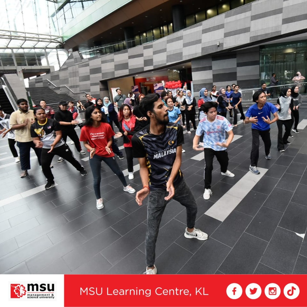 MSULCKL's tweet photo. Let's sweat and have fun with Mr Danial,our Zumba instructor.
One of our activities during Merdeka Fiesta.
Stay healthy and be healthy.
Thank you everyone.
#merdekafiesta 
#stayhealthyandfit 
@MSUmalaysia https://t.co/hjXfIpfaKw