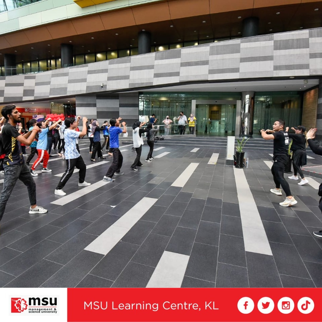 MSULCKL's tweet photo. Let's sweat and have fun with Mr Danial,our Zumba instructor.
One of our activities during Merdeka Fiesta.
Stay healthy and be healthy.
Thank you everyone.
#merdekafiesta 
#stayhealthyandfit 
@MSUmalaysia https://t.co/hjXfIpfaKw