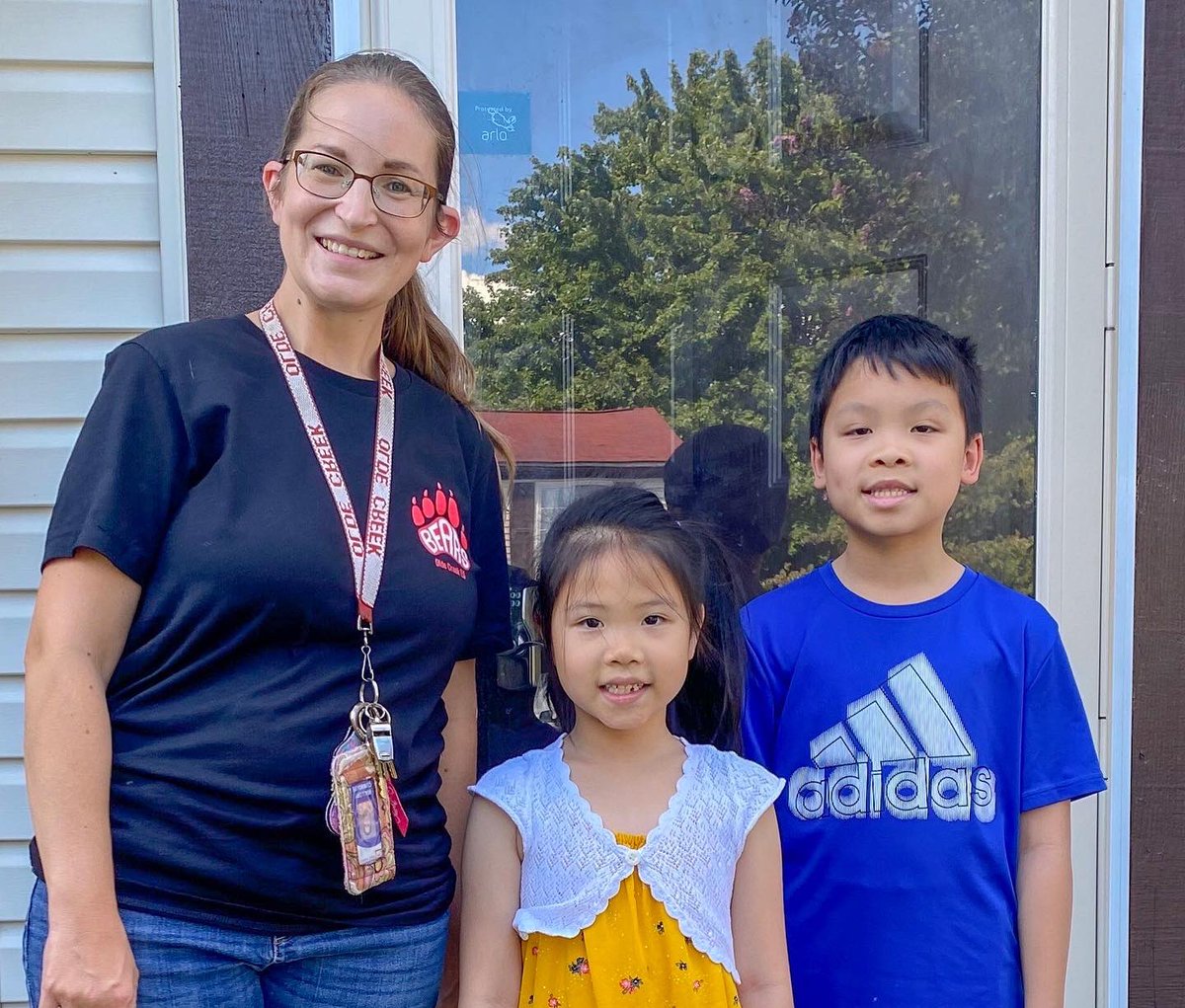 OldeCreekES's tweet photo. This year’s OC Welcome Walk was an awesome afternoon of introductions, summer stories and relationships starting to form ❤️ We hope your students had a great time meeting their new teacher! @fcpsnews @FCPSR5 https://t.co/NILKTIomkZ