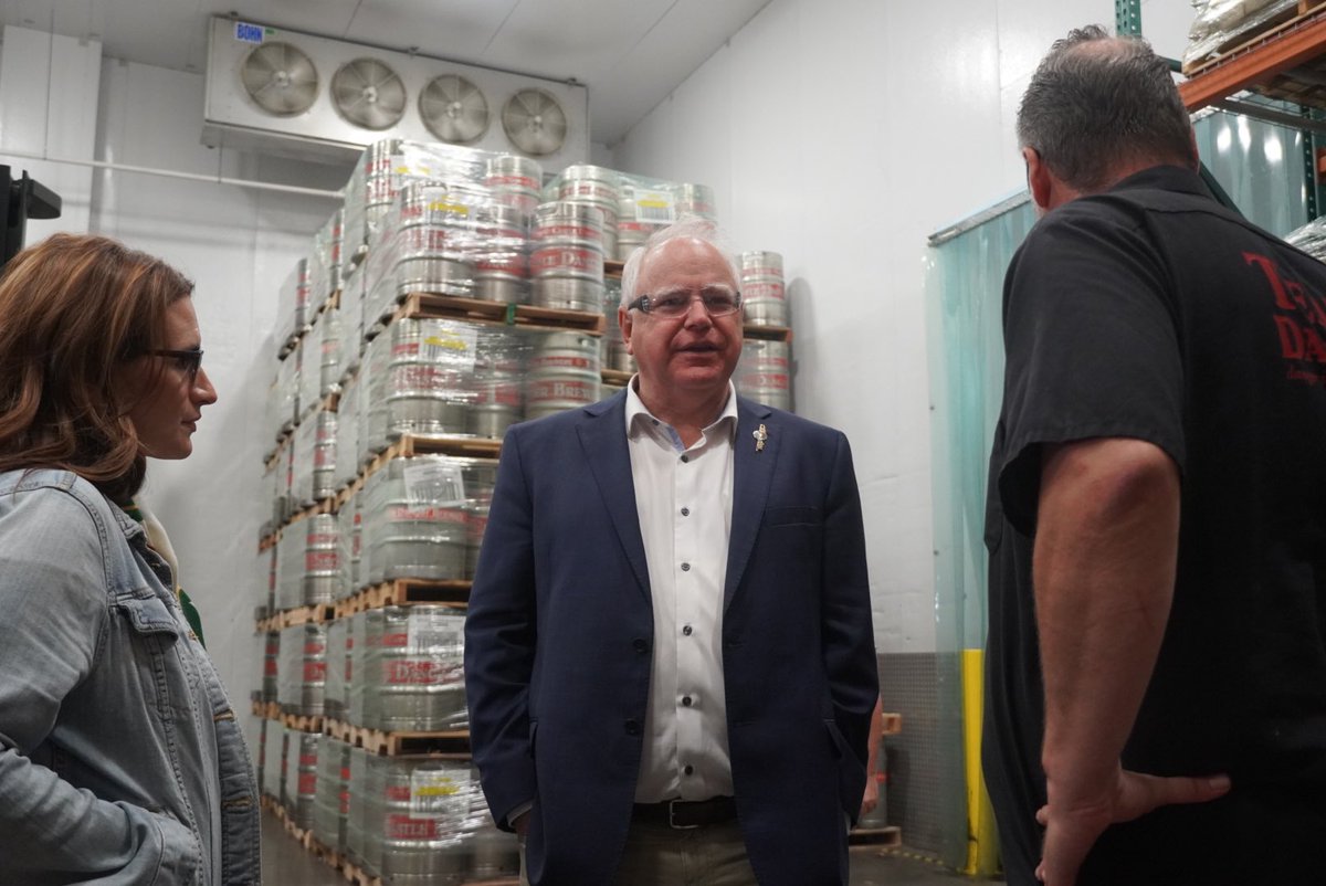 GovTimWalz's tweet image. Last year, Minnesota welcomed 65,000 *new* businesses.

Small business makes our state strong. Whether it’s replenishing the UI trust fund to prevent tax increases, providing financial relief during the pandemic, or lifting the growler cap, we’ll always support small businesses.