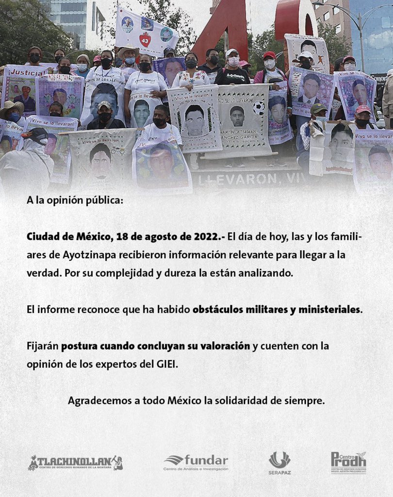 Tlachinollan's tweet photo. Madres y padres de los 43 estudiantes desaparecidos de #Ayotzinapa siguen con la angustia por sus hijos.

Hoy  les pego hasta en en el alma la noticia que el gobierno dio públicamente. Su postura la están analizando. https://t.co/hFbrXZGa4D