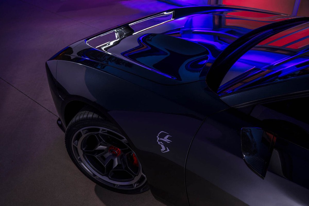 manuelavasquez1's tweet photo. Se imaginan un eléctrico ruidoso? Con Transmision Manual? Y aspecto agresivo de muscle car? 
Pues… Asi ve Dodge el futuro de sus autos 😱 
Este es el Dodge Charger Daytona SRT Concept 🤩 https://t.co/db13E5lfy9