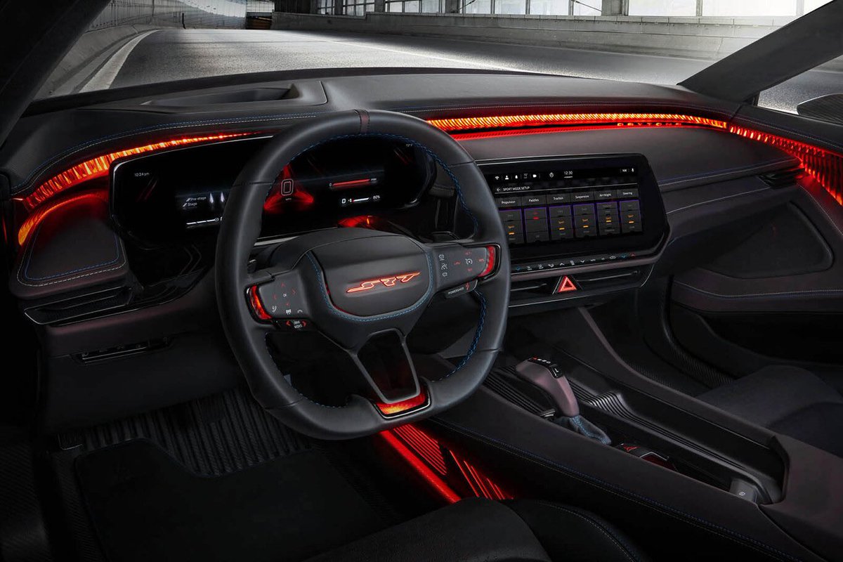 manuelavasquez1's tweet photo. Se imaginan un eléctrico ruidoso? Con Transmision Manual? Y aspecto agresivo de muscle car? 
Pues… Asi ve Dodge el futuro de sus autos 😱 
Este es el Dodge Charger Daytona SRT Concept 🤩 https://t.co/db13E5lfy9